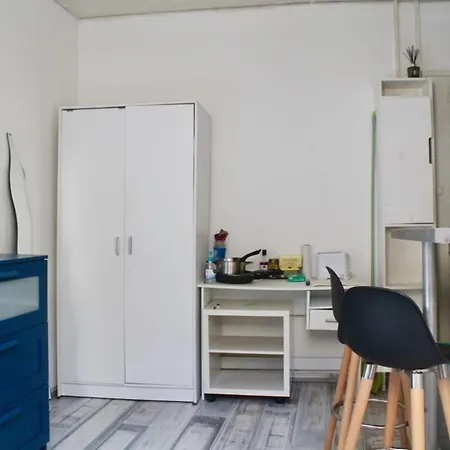 Charming Studio Near Pere Lachaise Apartment *