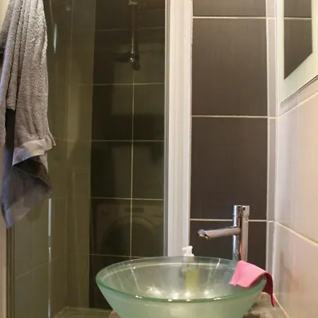 Charming Studio Near Pere Lachaise Apartment *